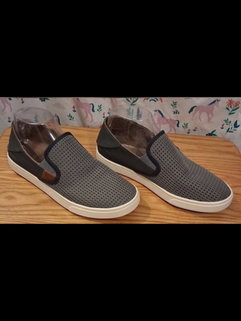 EUC OluKai Pehuea Grey & Blue Mesh Casual Everyday Slide Loafer Sneaker SZ 8.5